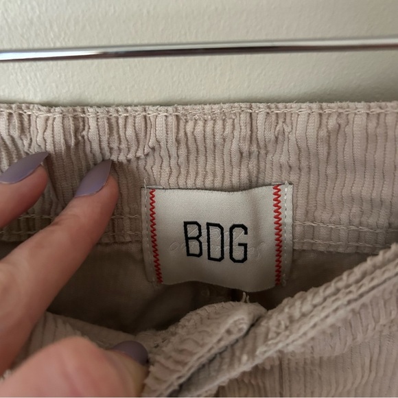 Urban Outfitters BDG Tan Cream Ivory Beige Corduroy Cargo Shorts Women’s Size 4 - Picture 3 of 7